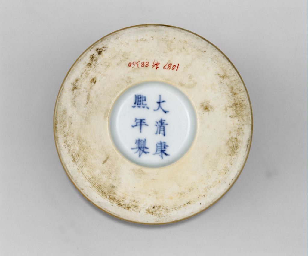 霁红釉梅瓶,清康熙,高24.2cm,口径3.4cm,足径7.8cm.