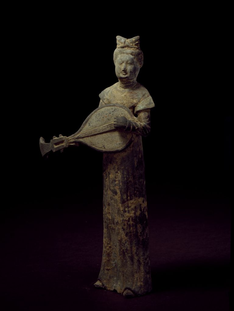 唐代雕塑陶彩绘持琵琶女俑