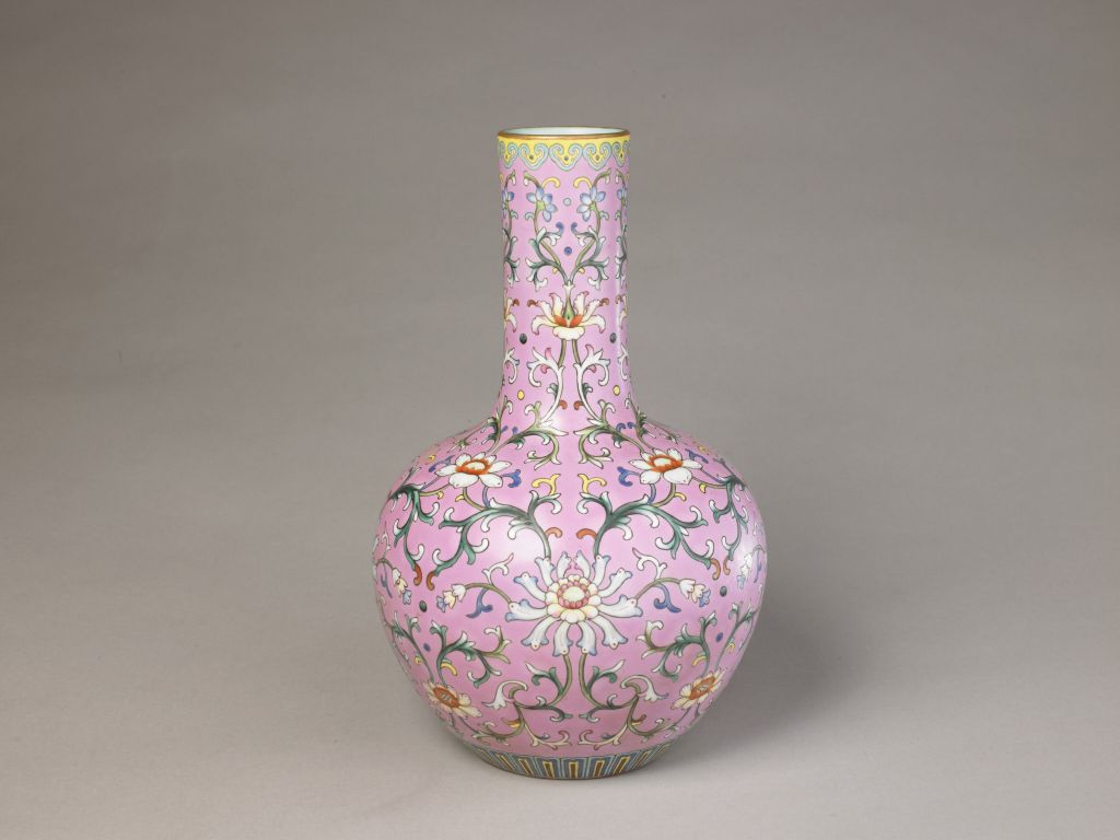 清代不同时期天球瓶瓷器造型特点