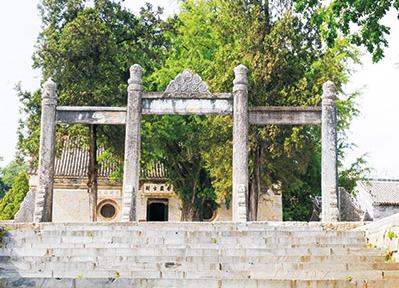 淅川香严寺石牌坊图片 淅川香严寺石牌坊图片