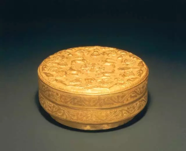 金鹿纹盖盒 金鹿纹盖盒